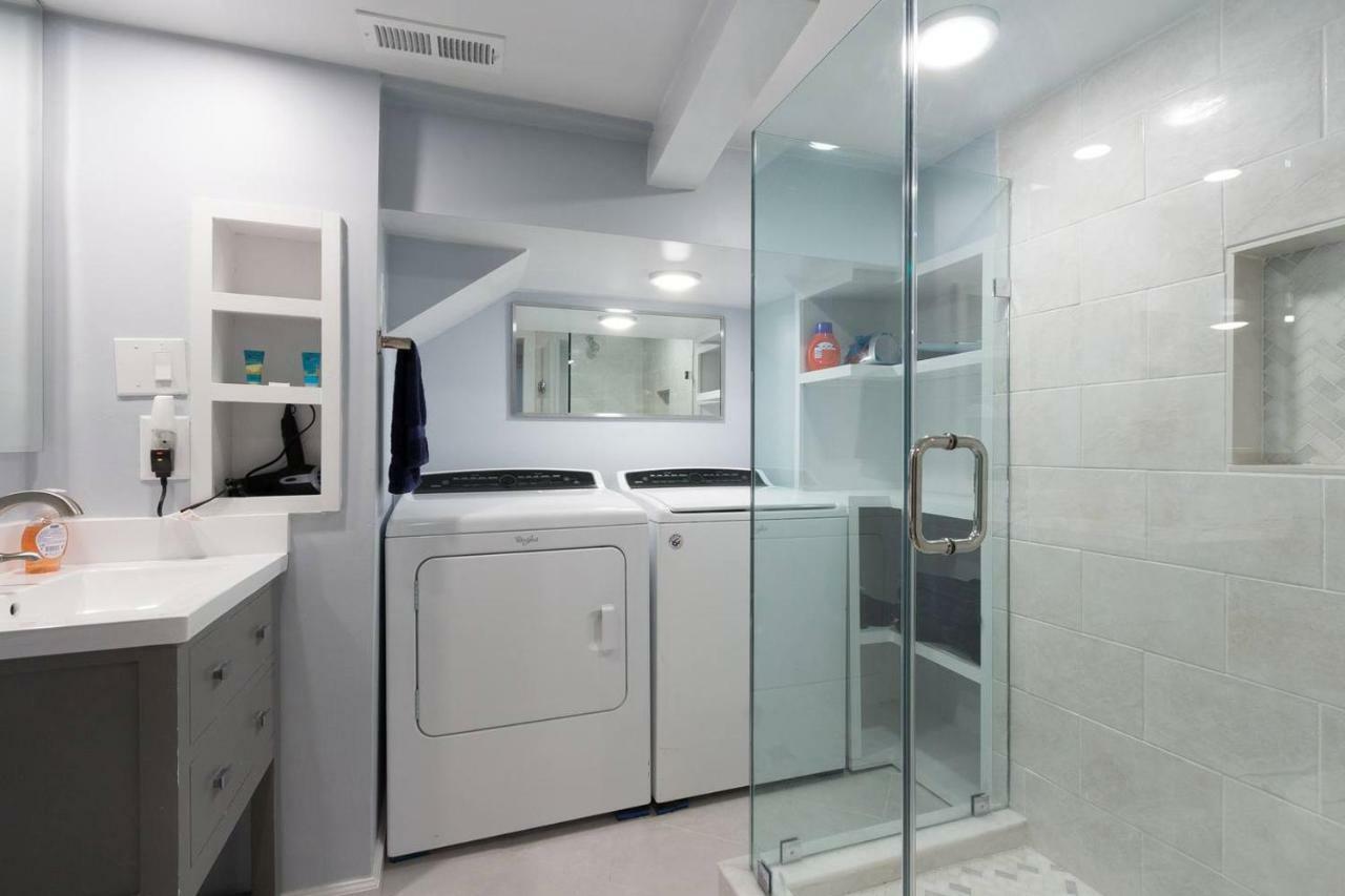 Luxury 2 Bedroom Apartment W/ Free Parking Washington Exterior photo